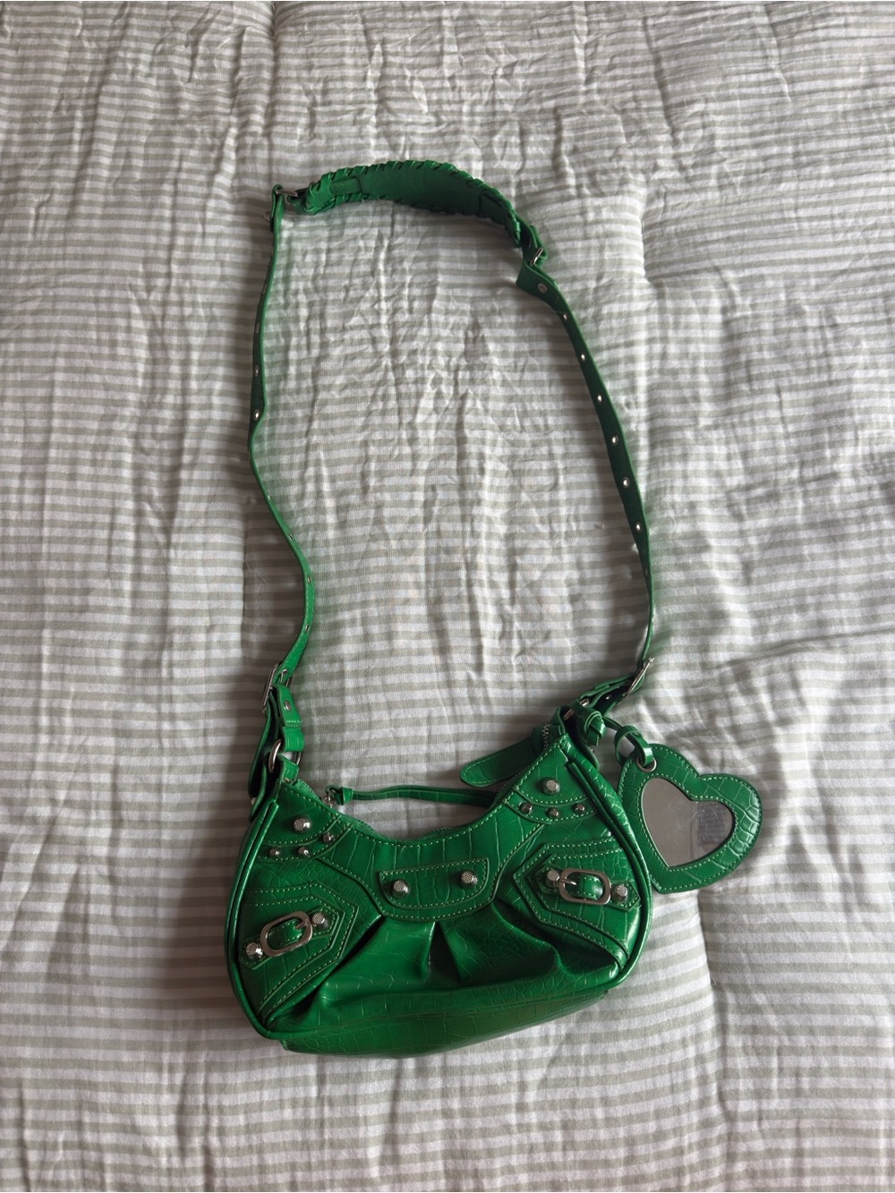 Green Heart Accent Women's Shoulder Bag